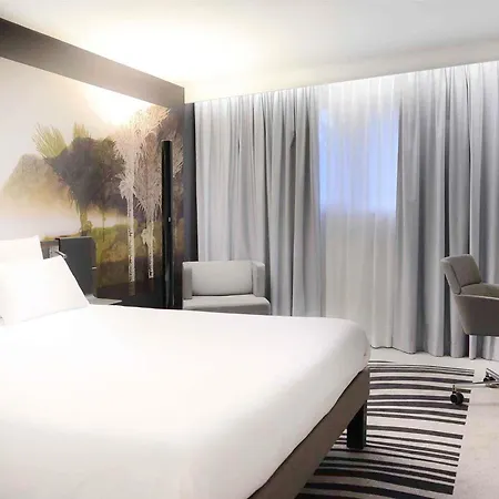 Novotel Cote De Nacre Отель Кан